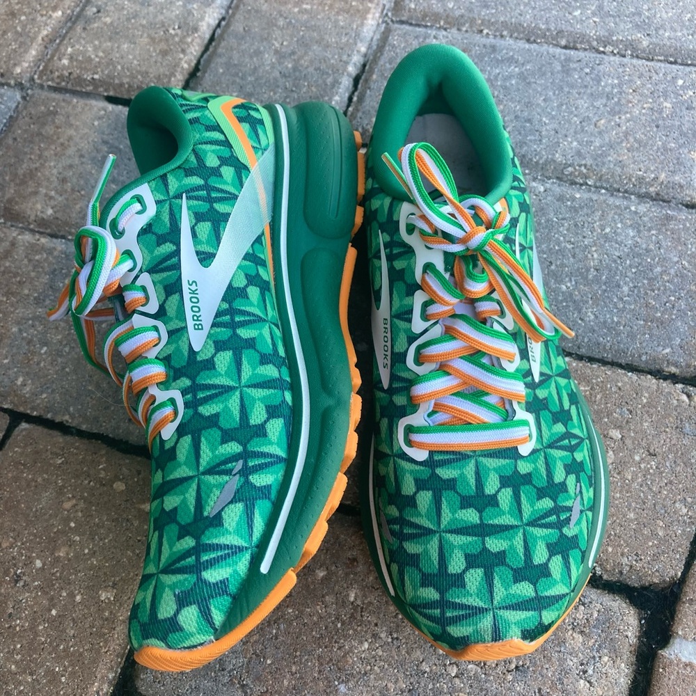 Brooks Run Lucky Gosht 15 Woman’s size 6 St Patrick’s celebration - Picture 2 of 8